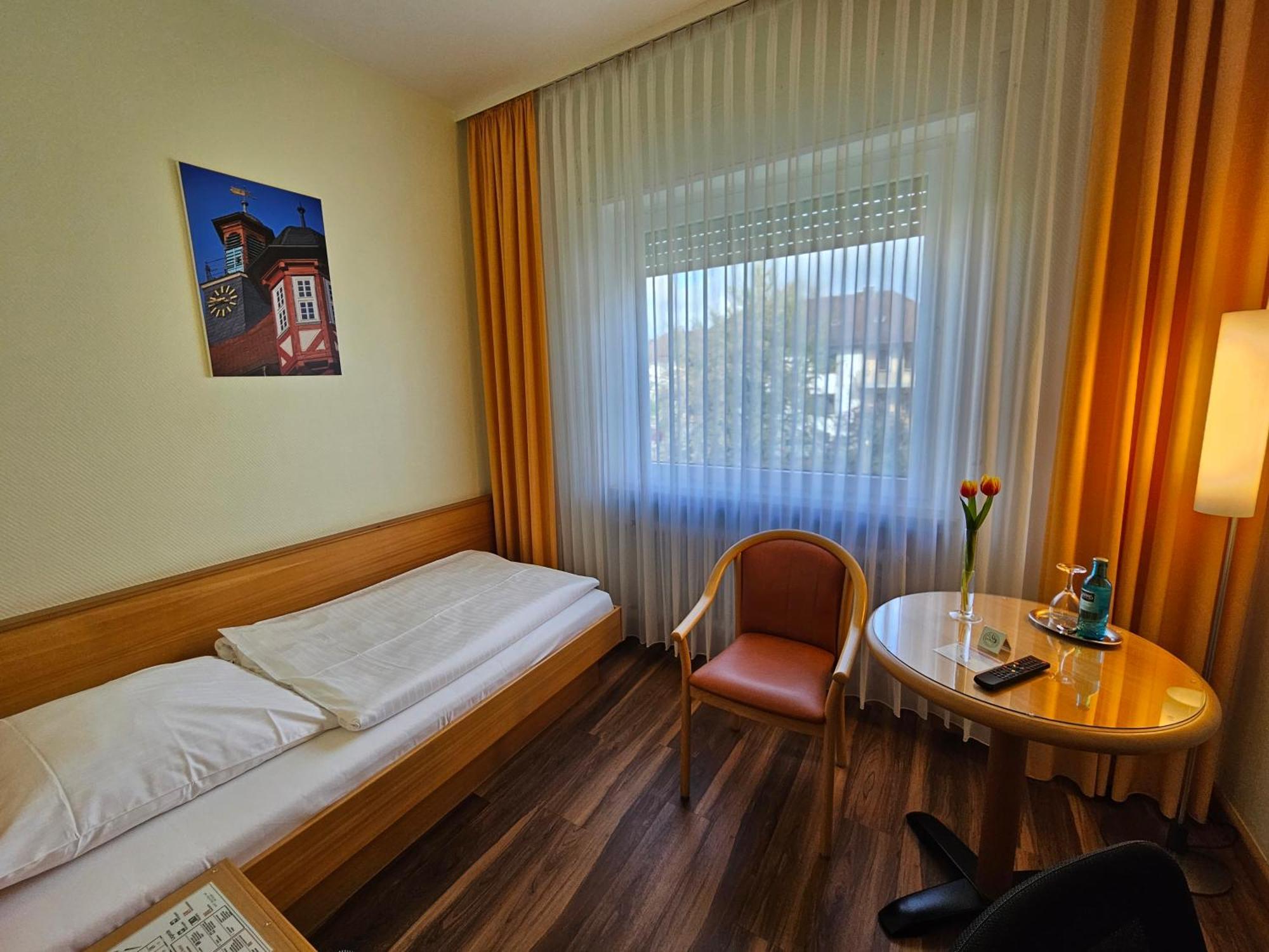 Hotel Hessischer Hof Мельзунген Экстерьер фото